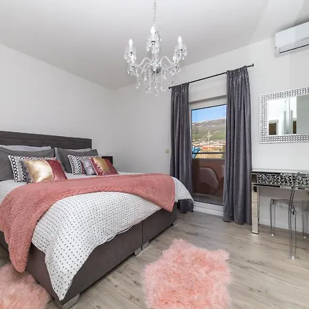 Apartamento Ipm Luxury With Private Pool Kaštela