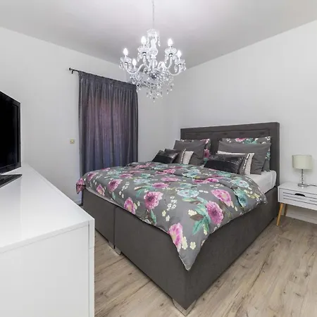 Апартаменти Ipm Luxury With Private Pool *